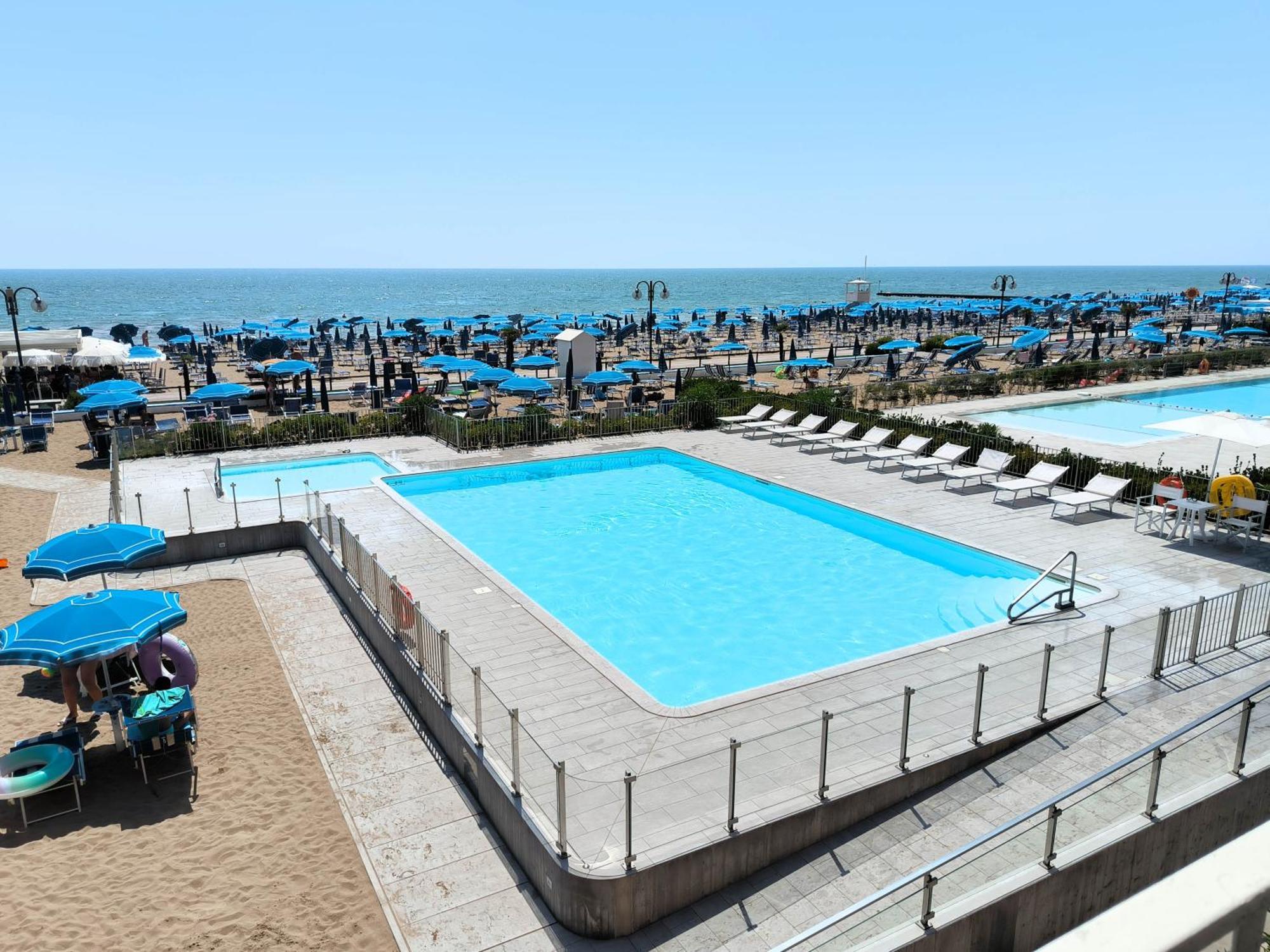 Apollo Fronte Mare Apartment Lido di Jesolo Exterior foto