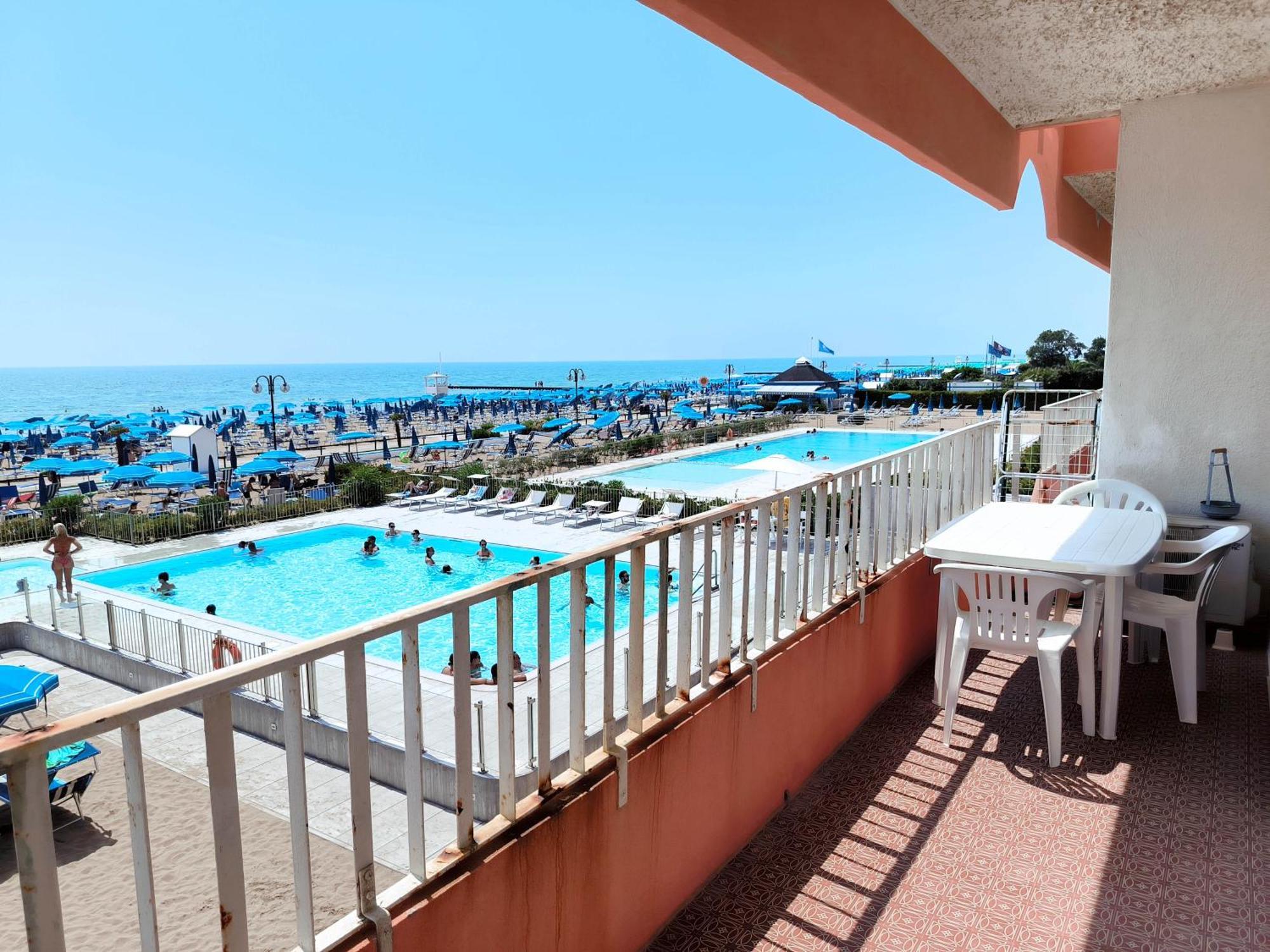 Apollo Fronte Mare Apartment Lido di Jesolo Exterior foto