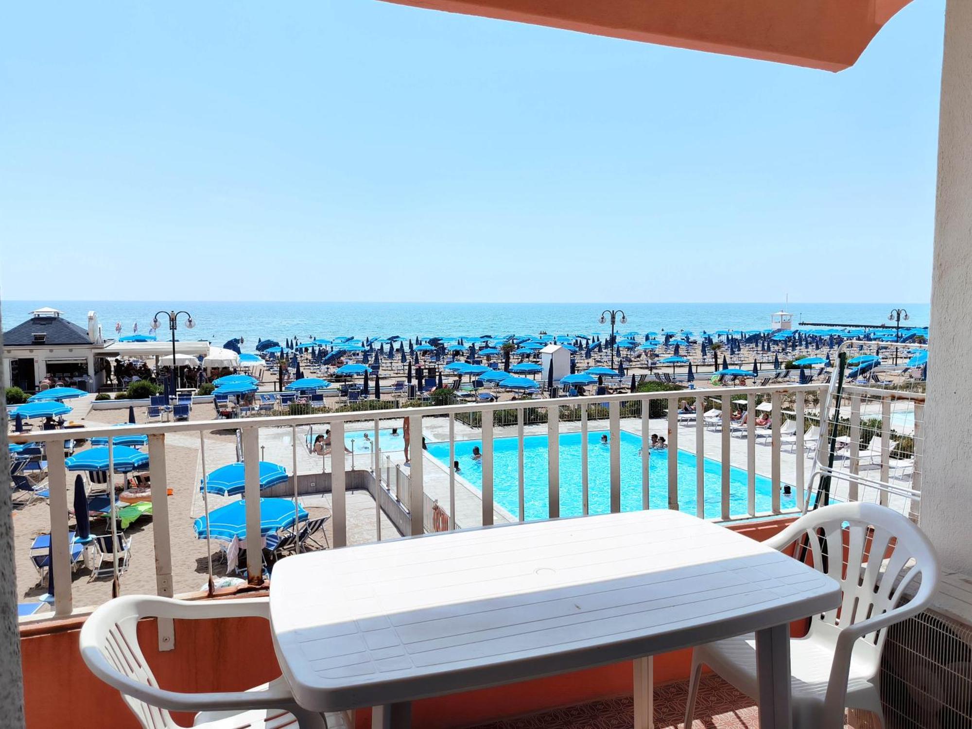 Apollo Fronte Mare Apartment Lido di Jesolo Exterior foto